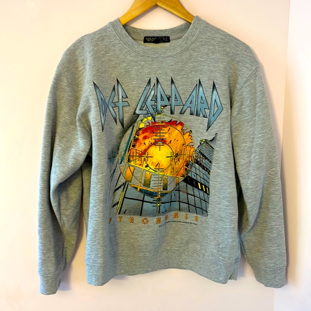 Def Leppard hoodie crewneck barely worn soft insize and cozy